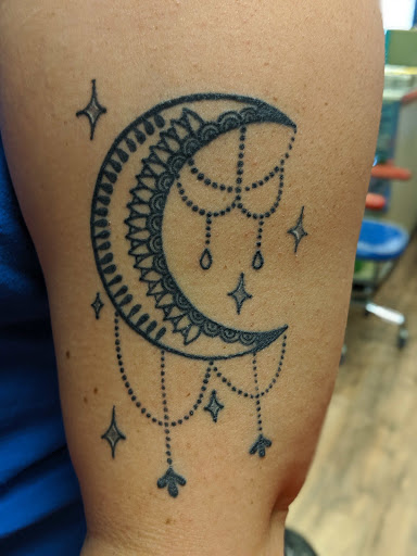 Tattoo Shop «Alternative Tattoo», reviews and photos, 613 Hilltop Rd, Curtis Bay, MD 21226, USA