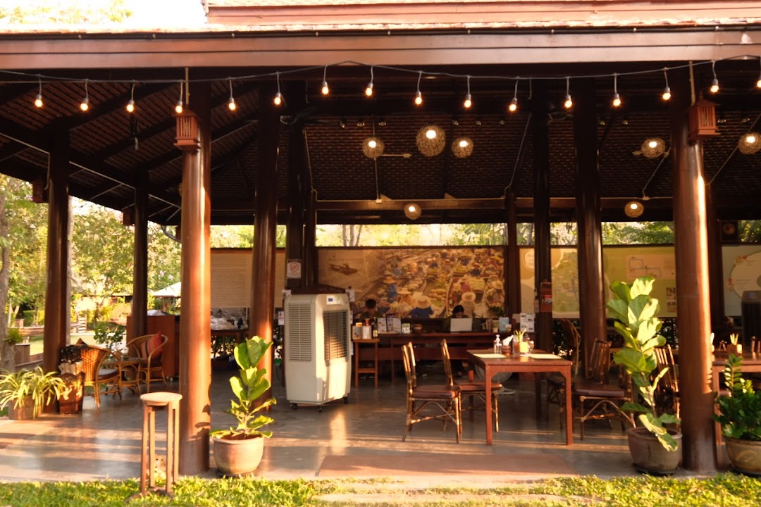 ร้านอาหารไม้แก้ว การ์เด้นท์ Maikaew Garden Restaurant