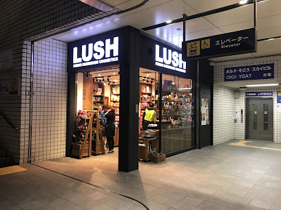 LUSH 横浜駅東口店