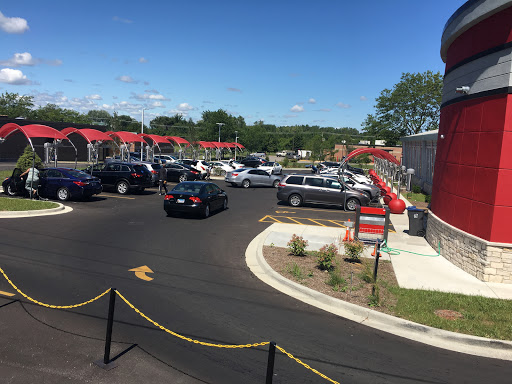 Tsunami Car Wash en Gurnee