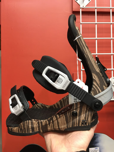 Boat Dealer «Buckeye Sports Center», reviews and photos, 4610 State Rd, Peninsula, OH 44264, USA