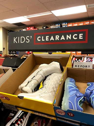 Shoe Store «Famous Footwear», reviews and photos, 40-24 College Point Blvd, Flushing, NY 11354, USA