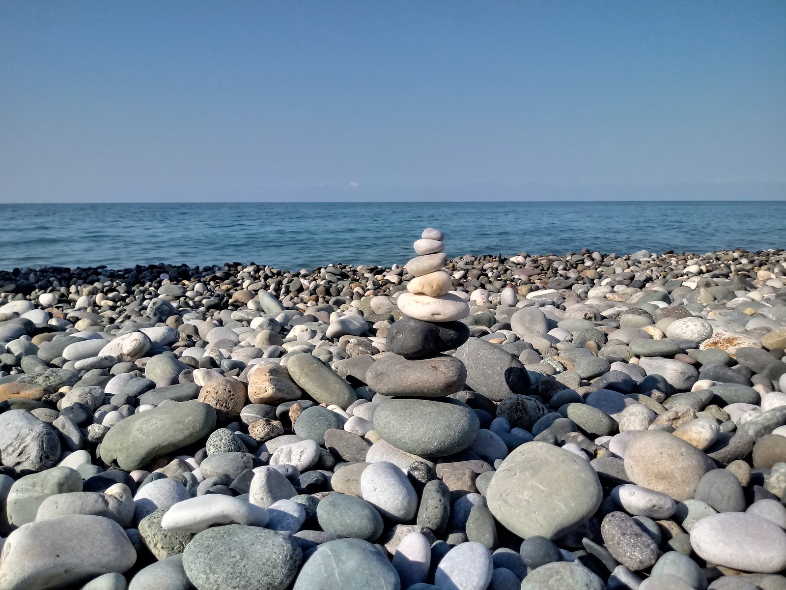 Foto de Tsandripsh beach área de comodidades