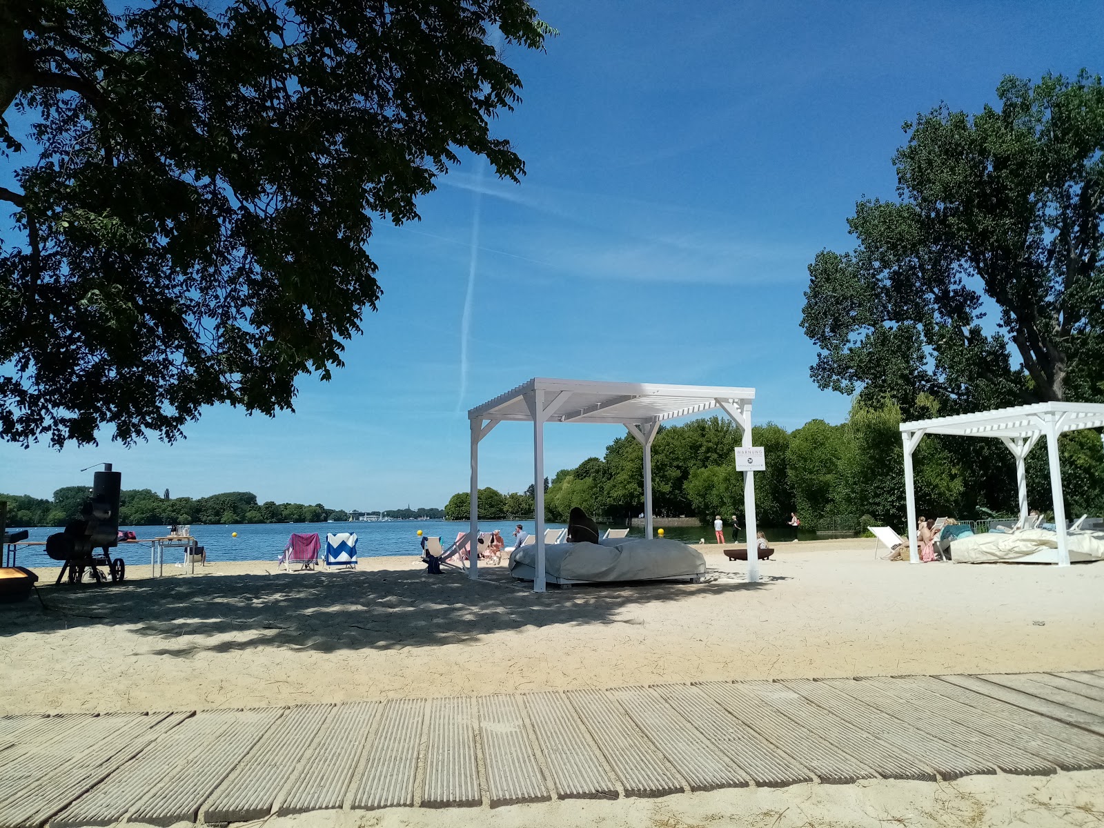 Photo of Strandbad Maschsee and the settlement