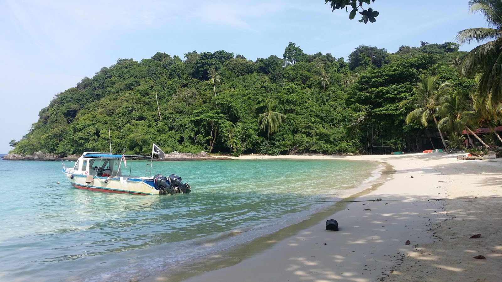 Foto di Pulau Tenggol con una superficie del sabbia beige