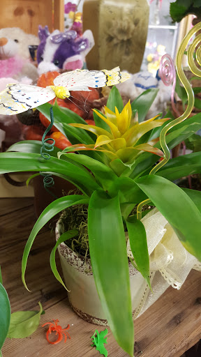 Florist «Little Flower Shop», reviews and photos, 616 High St, Delano, CA 93215, USA