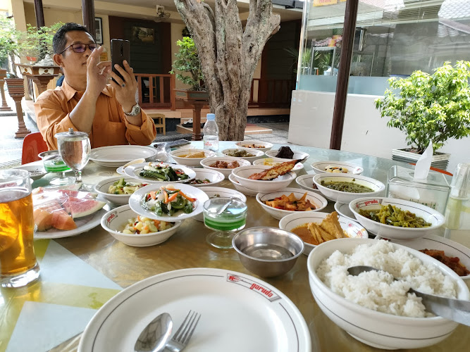 Restoran Padang di Sumatera Utara: Nikmati Kelezatan Kuliner di RM Padang Panjang