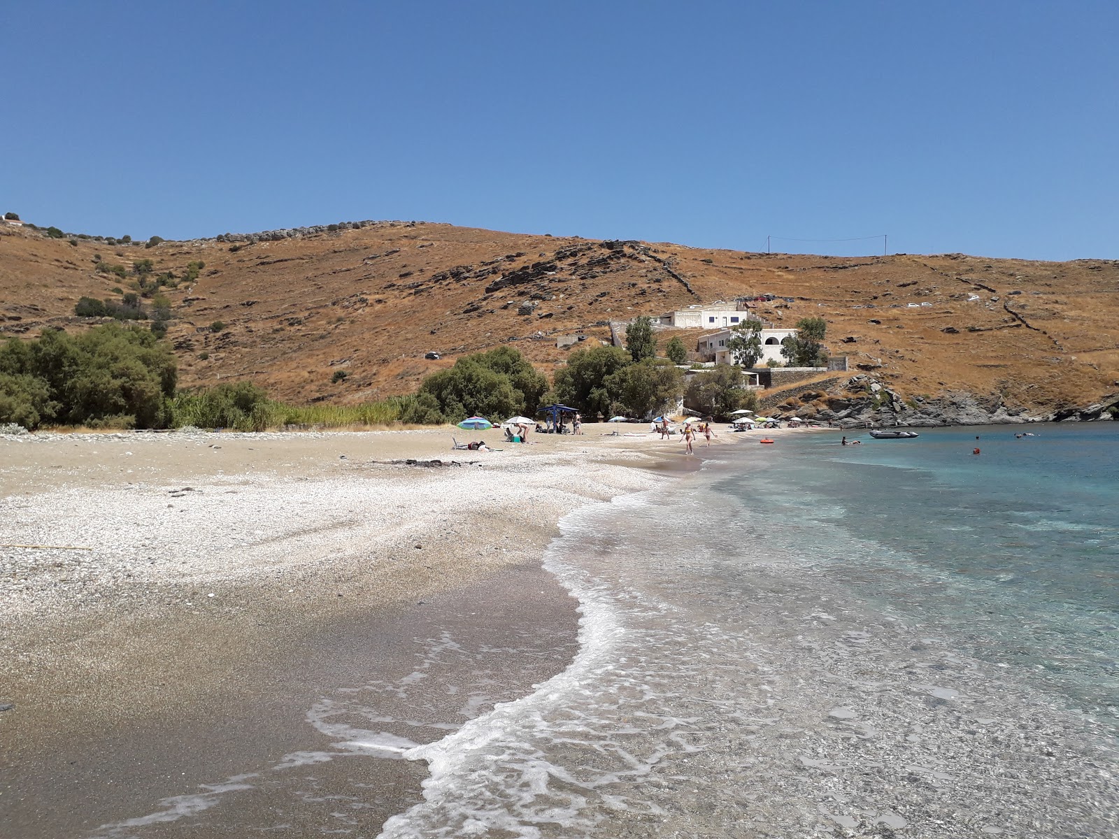 Paralia Gaidouromantra'in fotoğrafı küçük koy ile birlikte