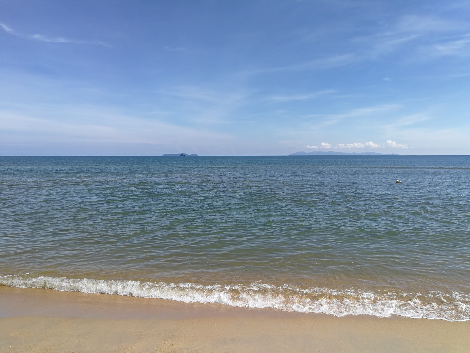 Penarik Beach II的照片 带有碧绿色纯水表面