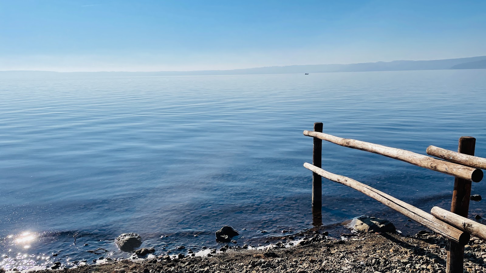 Photo of Spiaggia Cani Trevignano with turquoise pure water surface