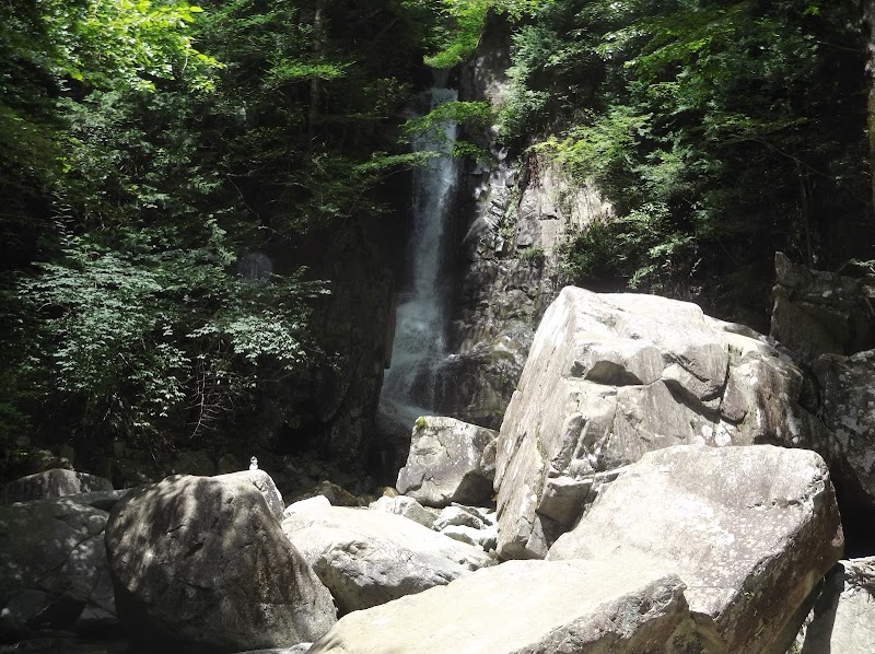 銅穴の滝