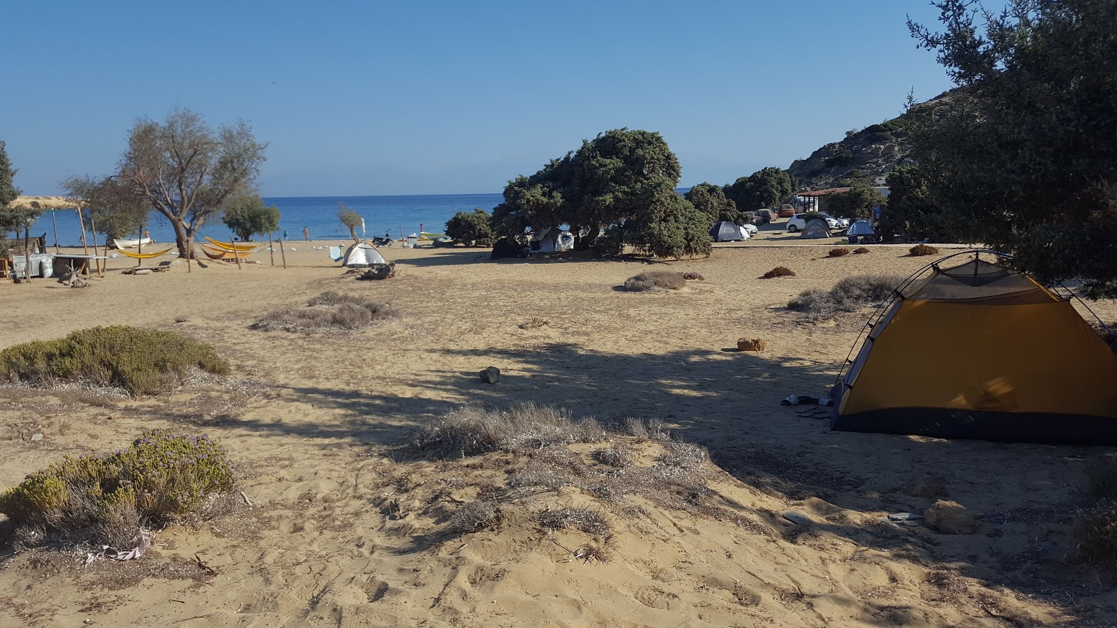 Sarakiniko Beach'in fotoğrafı - rahatlamayı sevenler arasında popüler bir yer