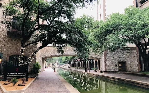 Mandalay Canal Walk at Las Colinas image