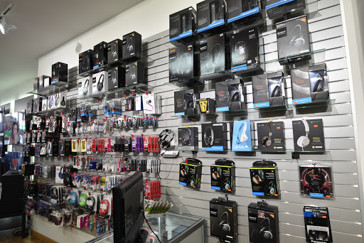 Electronics Store «Lucas Electronics», reviews and photos, 886 Manhattan Ave, Brooklyn, NY 11222, USA