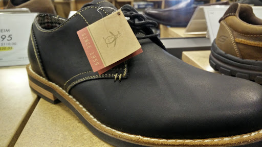 Shoe Store «DSW Designer Shoe Warehouse», reviews and photos, 1885 County Rd D E, Maplewood, MN 55109, USA