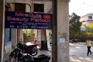 Miraqule Beauty Parlour image