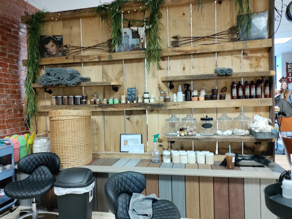 The Looking Glass Salon 13135