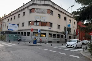 Municipal Sports Center Gymnasium Moscardó image