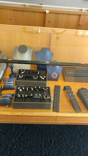 Jewelry Store «Jewelry Savers», reviews and photos, 2431 N Greenwich Rd #109, Wichita, KS 67226, USA