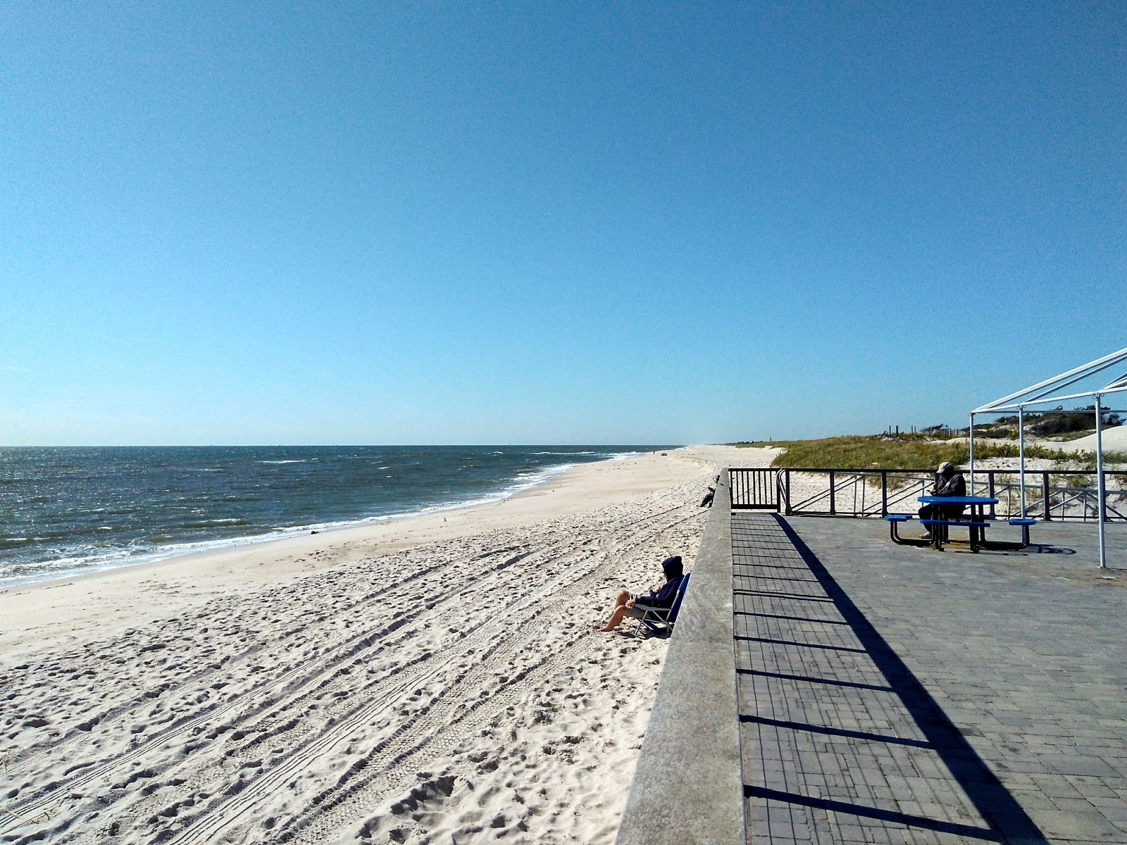 Photo de Jones Beach avec sable lumineux de surface