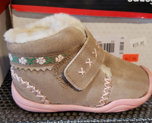 Shoe Store «Sven Factory Outlet Store», reviews and photos, 10000 Lake Blvd, Chisago City, MN 55013, USA