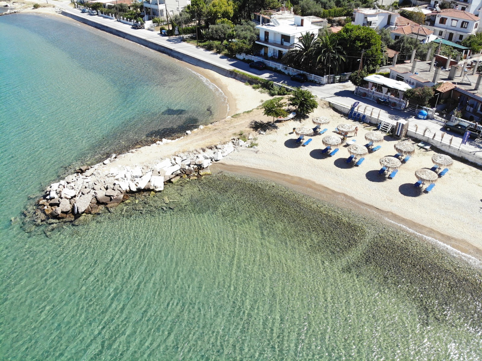 Skala Sotiros beach'in fotoğrafı imkanlar alanı