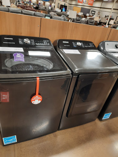 Shopping Mall «Riverdale Plaza Shopping Center», reviews and photos, 1044 W Mercury Blvd, Hampton, VA 23666, USA