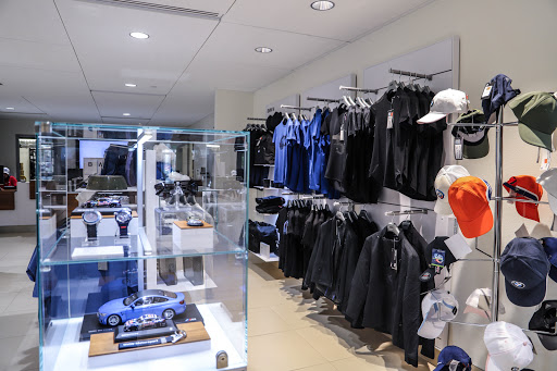 BMW Dealer «Chapman BMW On Camelback», reviews and photos, 830 E Camelback Rd, Phoenix, AZ 85014, USA