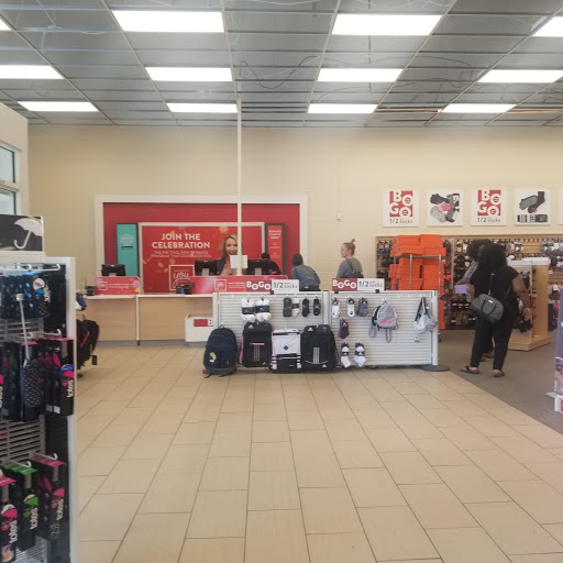 Shoe Store «Famous Footwear», reviews and photos, 1665 Olentangy River Rd, Columbus, OH 43212, USA