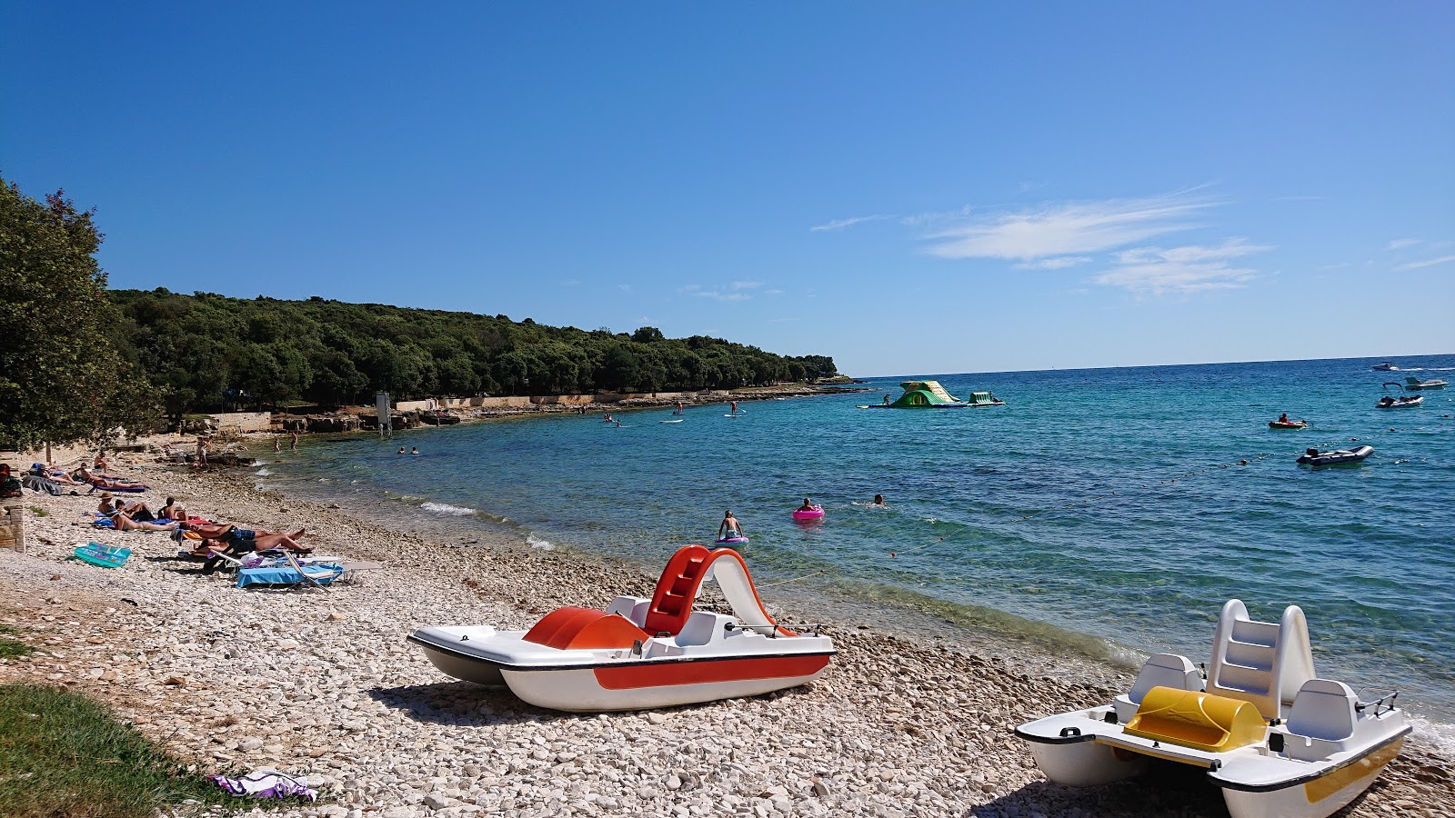 Foto von Bale beach mit türkisfarbenes wasser Oberfläche