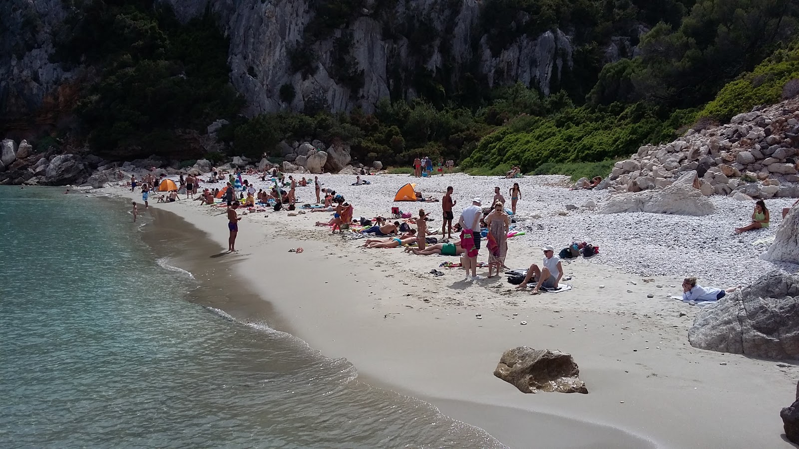Fotografie cu Cala Fuili și peisajul său frumos