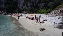Foto von Cala Fuili und seine wunderschöne Landschaft