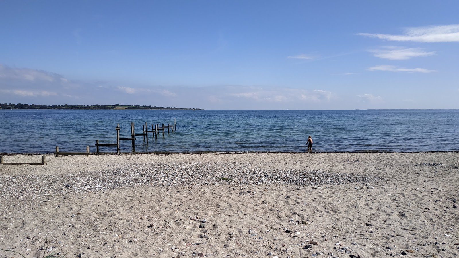 Zdjęcie Loddenhoj Beach z powierzchnią turkusowa czysta woda