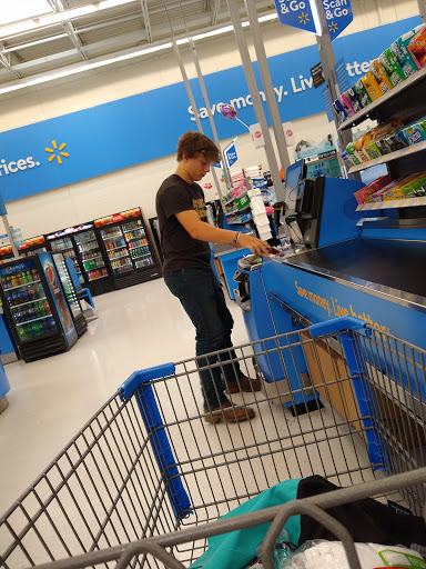 Department Store «Walmart Supercenter», reviews and photos, 814 W Bell Ave, Knoxville, IA 50138, USA