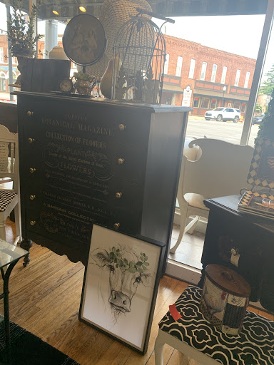 Consignment Shop «The Boulevard Boutique», reviews and photos, 5 S Washington St, Oxford, MI 48371, USA