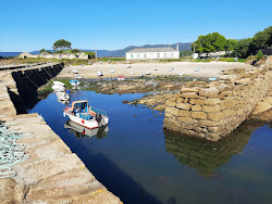 Photo de Praia de Cabanas avec plusieurs baies spacieuses