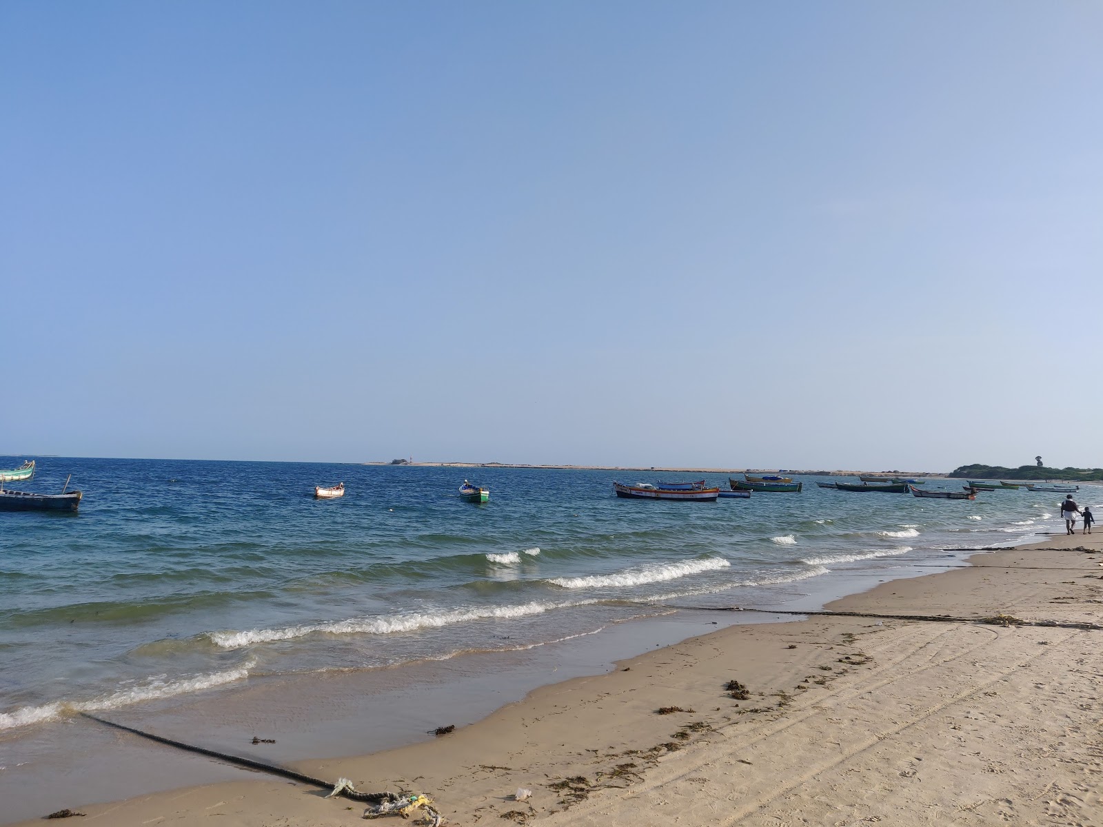 Φωτογραφία του Valinokkam Beach με φωτεινή άμμος επιφάνεια