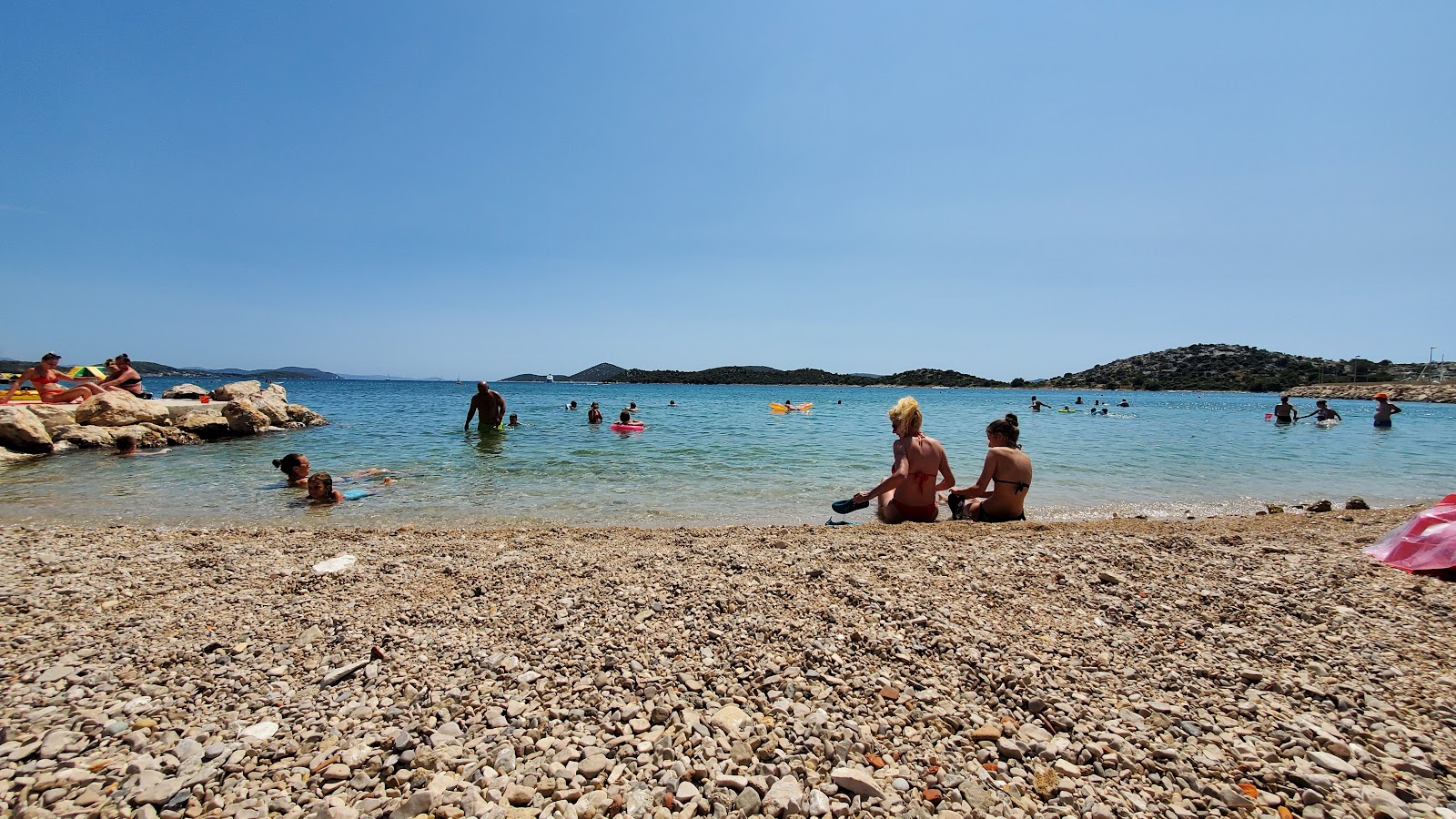Foto von Tribunj Beach - empfohlen für Familienreisende mit Kindern