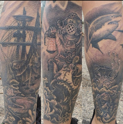 Tattoo and Piercing Shop «Lunchbox Tattoo & Body Piercing», reviews and photos, 3604 N Chapel Hill Rd, Johnsburg, IL 60050, USA