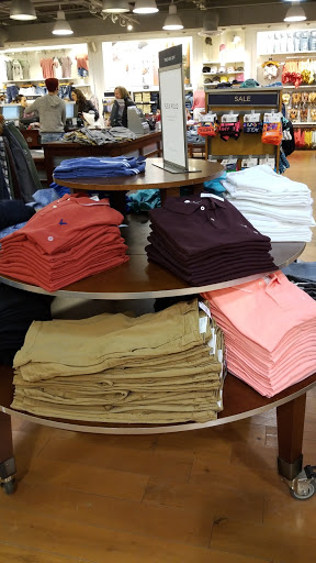 Clothing Store «American Eagle Outfitters», reviews and photos, 212-51 26th Ave, Bayside, NY 11360, USA