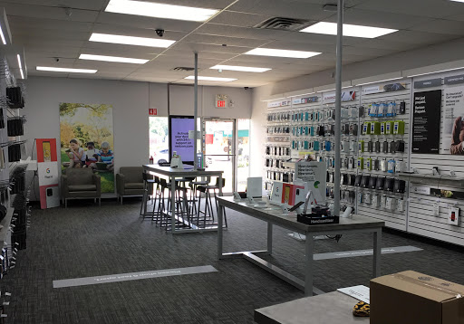Cell Phone Store «GoWireless Verizon Authorized Retailer», reviews and photos, 301 Center St #12, Chardon, OH 44024, USA