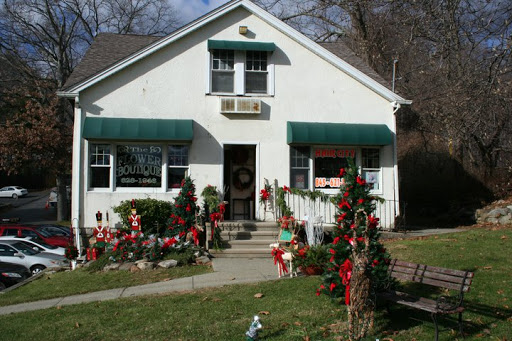 The Flower Boutique, 4 Veschi Ln N, Mahopac, NY 10541, USA, 