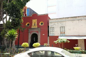 Capilla y plaza de San Salvador El Seco image