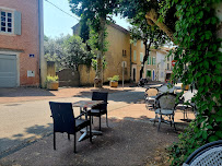 Atmosphère du Cafe du Soleil (Cafe of the Sun) à Villes-sur-Auzon - n°2