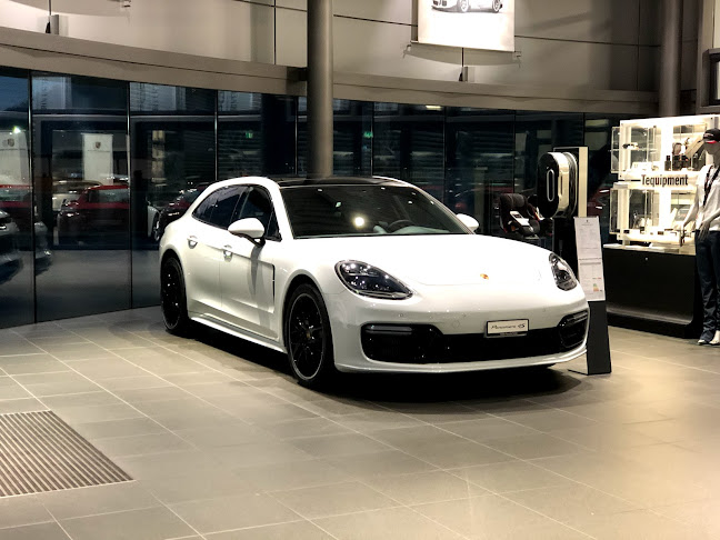 Kommentare und Rezensionen über Centro Porsche Lugano