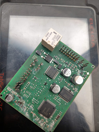 ورشة الحمراء لصيانة السيارات 