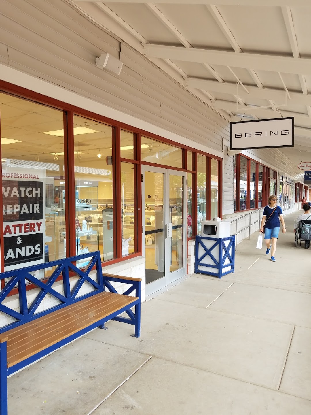 Bering Leesburg Corner Premium Outlets