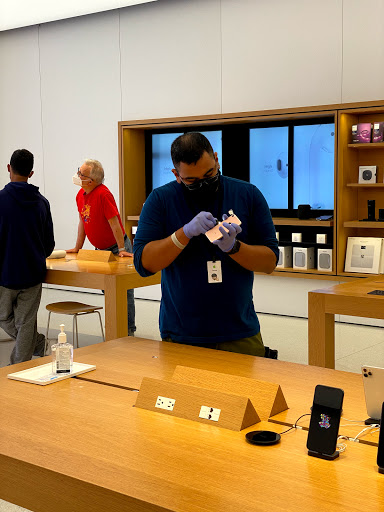 Computer Store «Apple Smith Haven», reviews and photos, 518 Smith Haven Mall, Lake Grove, NY 11755, USA