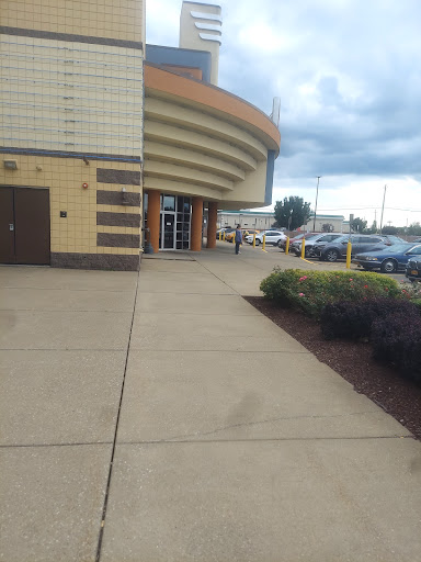 Movie Theater «Regal Cinemas Transit Center 18 & IMAX», reviews and photos, 6707 Transit Rd, Williamsville, NY 14221, USA