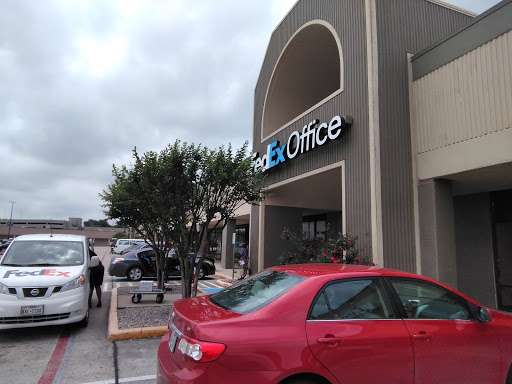 Print Shop «FedEx Office Print & Ship Center», reviews and photos, 479 Sawdust Rd, The Woodlands, TX 77380, USA